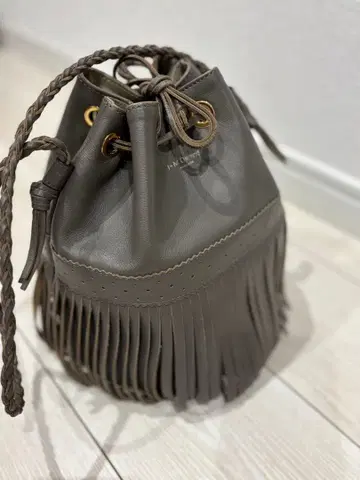 J&M DAVIDSON 프린지 가죽 버킷 백 그레이