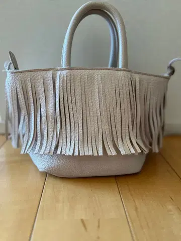 [새상품급] BAYFLOW 프린지 장식 라이트 그레이 숄더백