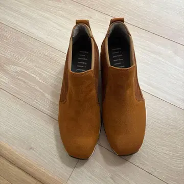 새상품급 핏핏 스트레치 스니커즈 사이드 고어 24cm