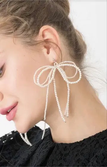 트루 바이 마리코 오이카와 리본 펄 귀걸이 Tear