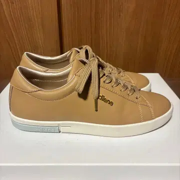 diana 레이스업 스니커즈