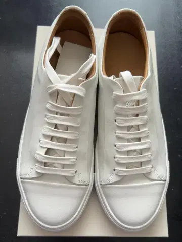 COS 화이트 가죽 스니커즈 / 상자 택 포함 미사용 새상품 사이즈 42