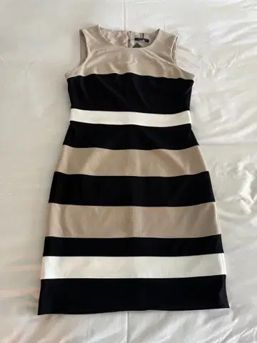 타미힐피거 스트라이프 슬리브리스 무릎 기장 원피스