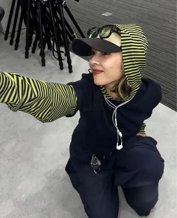 JEANASIS 후드 부착 네이비/스트라이프 트레이닝복