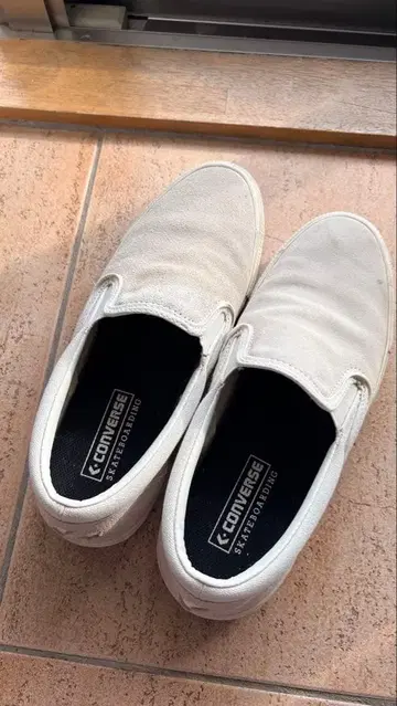 CONVERSE 화이트 슬립온 스니커즈