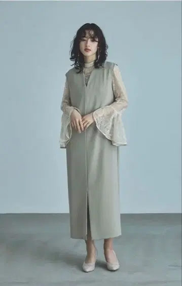 niana  벨 슬리브 슬릿 드레스 M 베이지 x 민트