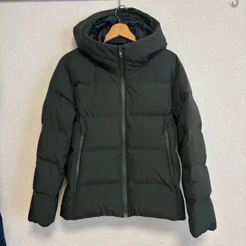 유니클로 심리스 다운 파카 남성용 S 사이즈 카키