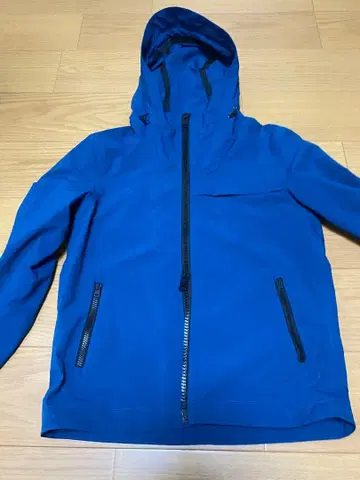 HERNO 후드 부착 파랑 마운틴 후드티