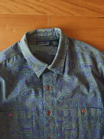 파타고니아 셔츠 토템 패턴