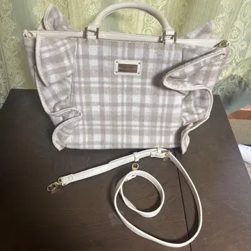 체크 무늬 핸드백
