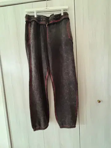 H&M 글렌 마틴스 프린트 스웨트 팬츠