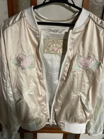 자수 들어간 크림색 자켓 one spo 스카잔