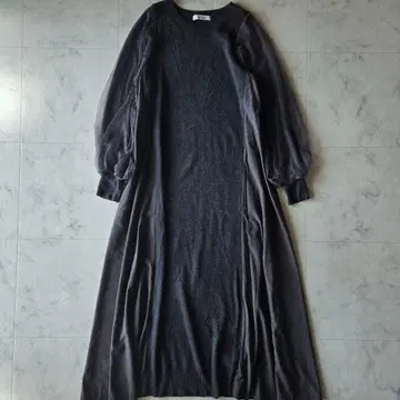 DouDou 소매 튤 절개 니트 원피스 그레이 이소재 도킹 플레어