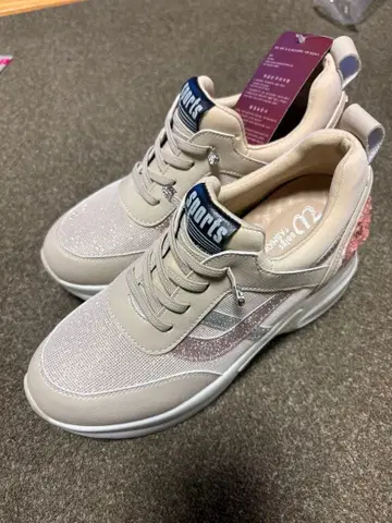 베이지 스팽글 스포츠 슈즈