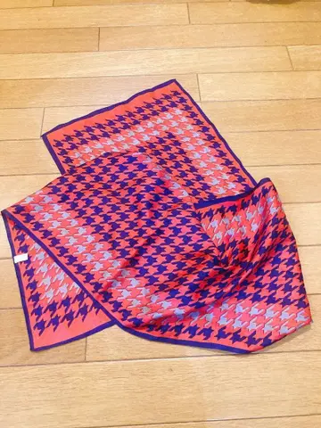 실크 스카프 패턴 제품 빨간색, 네이비, 그레이 컬러 여성용 패션 소품