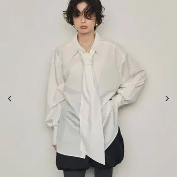 미사용 Trish 보타이 롱 슬리브 셔츠