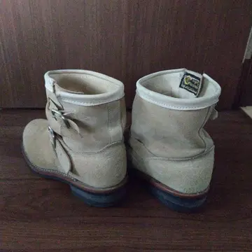 버클 달린 베이지색 엔지니어 부츠