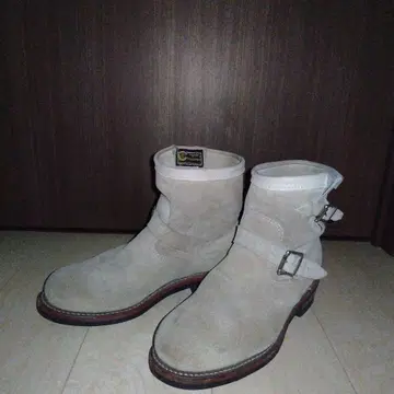 버클 달린 베이지색 엔지니어 부츠