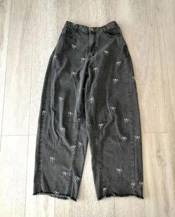 리본 자수 와이드 레그 데님 팬츠