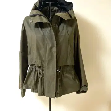 올리브색 후드 부착 마운틴 후드티