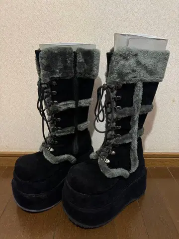 Question mark 퍼 달린 롱 부츠