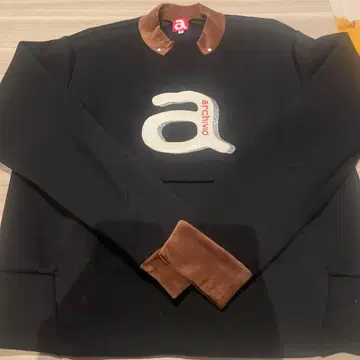 아르키비오 카라 부착 블랙 스웨터 38