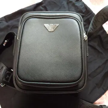Armani 블랙 숄더백