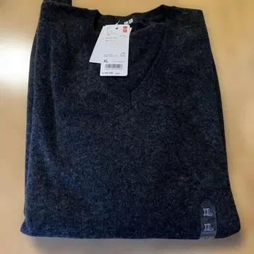 유니클로 캐시미어 V넥 스웨터