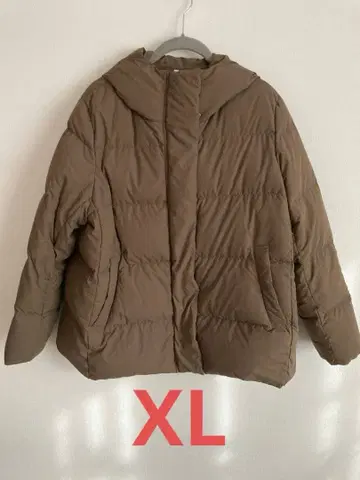 브라운 후드 부착 다운 자켓