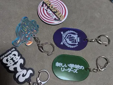 아타라시 학교의 리더즈 굿즈 키링+캔배지 세트 판매