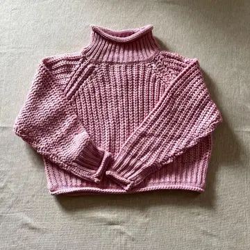 크롭 기장 핑크 터틀넥 니트 스웨터