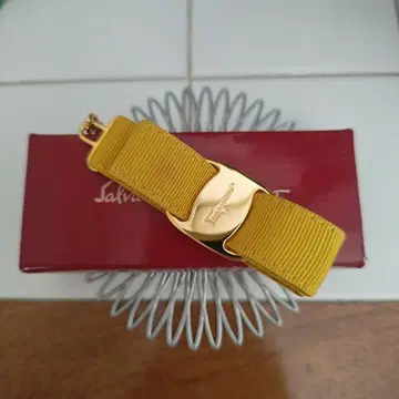 페라가모 바라 리본 키링