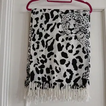 스톨 레오파드 무늬 73x178 블랙 화이트 숄