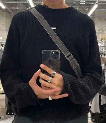 (완판템) CS 짧은 기장 블랙 니트