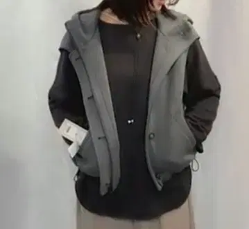 미사용 새상품 파시오네 후드 부착 그레이 베스트 베스트