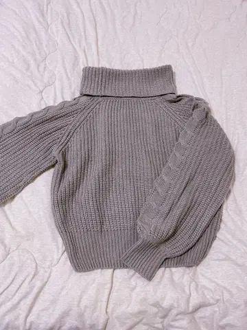 GYDA 어깨 트임 니트