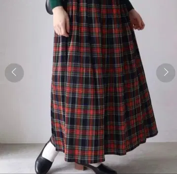 뷔르데사봉 플리츠 체크 스커트