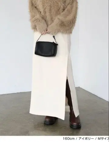 아이보리 타이트 스커트 M 사이즈 앞 슬릿