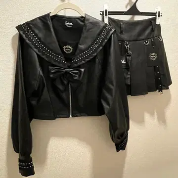 IMVAL 레더 세일러 상의 스커트 셋업