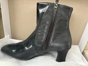 블랙 합성 피혁 부츠 23.5cm