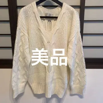 새상품급 나노 유니버스 긴팔 니트 스웨터 화이트 프리 사이즈 V넥