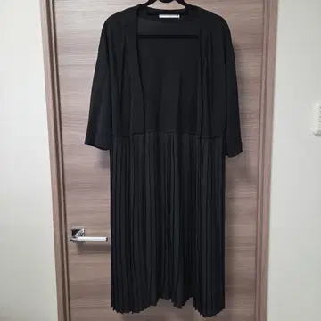 Bou Jeloud 블랙 플리츠 가디건