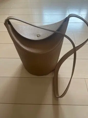 irose 베이지 숄더백