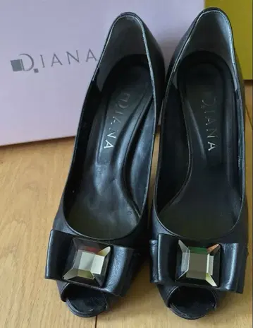 DIANA 다이애나 펌프스 리본 블랙