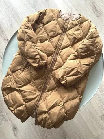 Audrey and John Wad 노카라 더블 지퍼 다운 코트