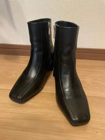 새상품급 정품 히미코 스퀘어 숏부츠 블랙