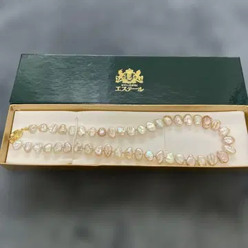 에스테르 목걸이