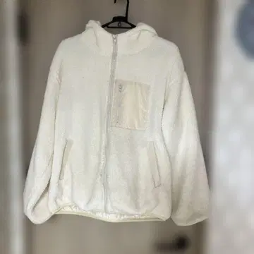 아즈노우아즈 화이트 플리스 자켓 후드 부착