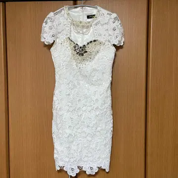 화이트 레이스 비쥬 드레스