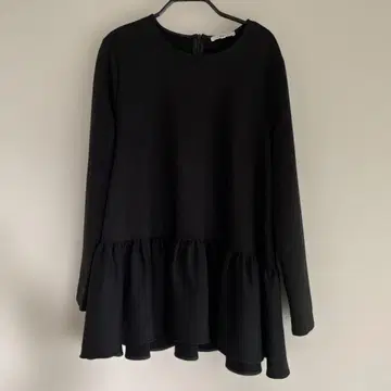 yori 블랙 프릴 밑단 긴팔 상의 36